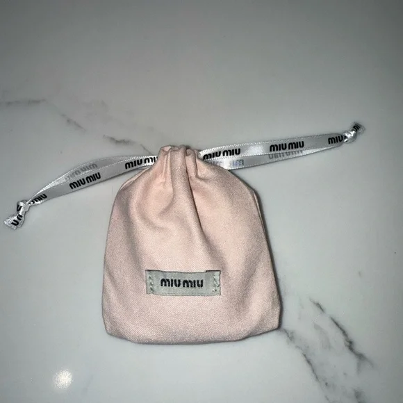 New Miu Miu Pink hard Quilted Compact Mirror with Gold accents - Picture 9 of 9